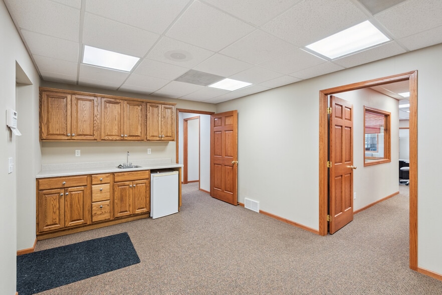 More Photos Of 101 E Linn St, Marshalltown Office For Sale