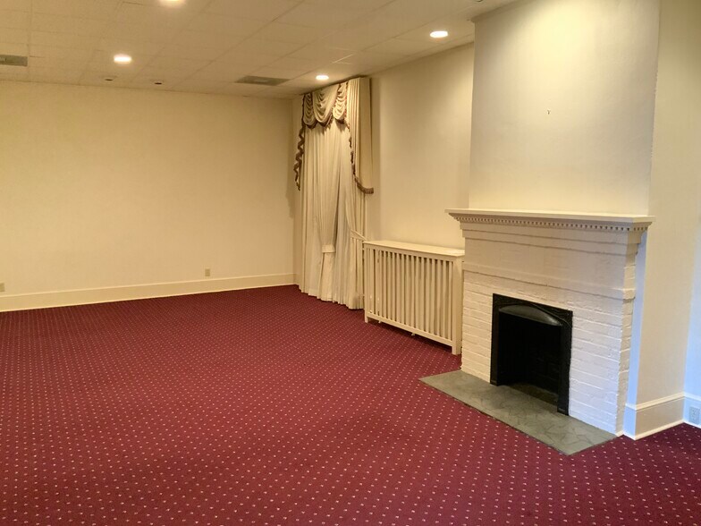 More Photos Of 401 W Cumberland St, Dunn Funeral Home For Sale