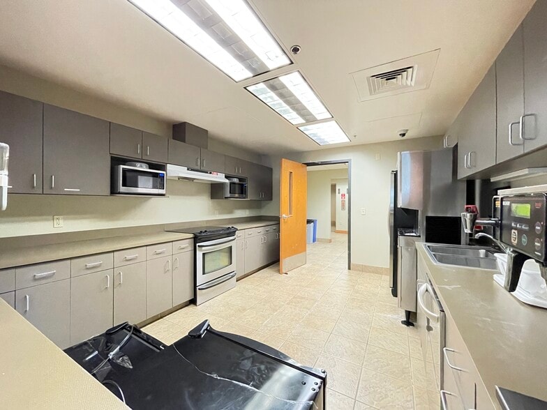 More Photos Of 6901 SW 24th Avenue, Gainesville Office For Lease