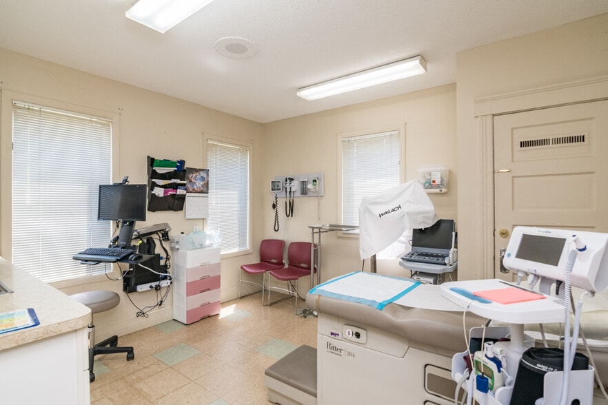 More Photos Of 860 Boston Rd, Springfield Medical For Sale