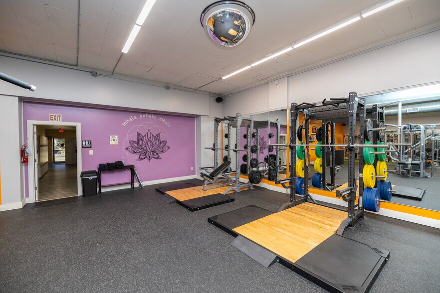 More Photos Of 115 N Main St, Lindsborg General Retail For Sale