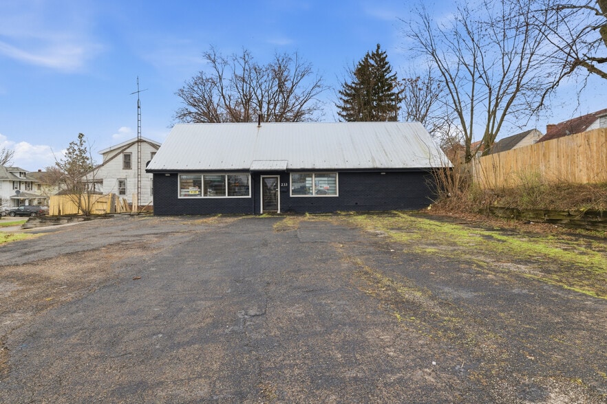 More Photos Of 233 Lexington Ave, Mansfield Convenience Store For Sale