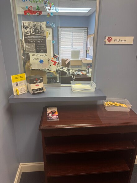 More Photos Of 450 S Chamberlain Ave, Rockwood Office For Sale