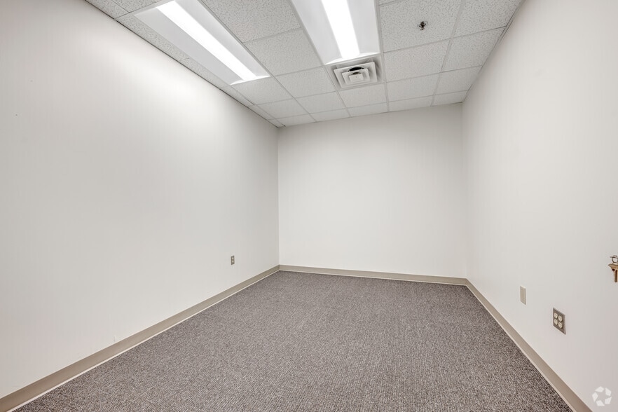 More Photos Of 4300 S Fulton Pky, Atlanta Warehouse For Lease