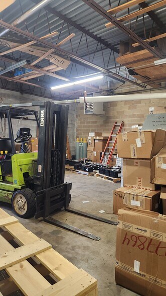 More Photos Of 5615 Business Ave, Cicero Flex For Sale