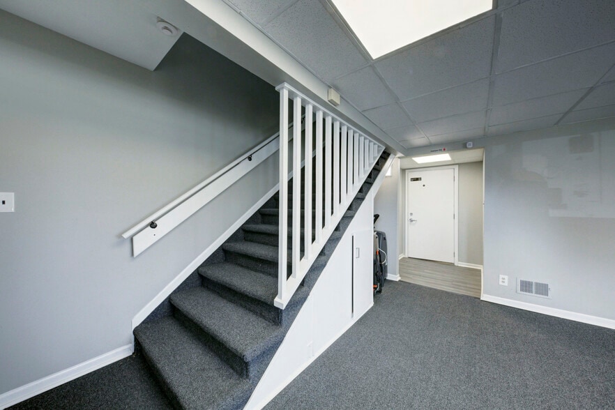 More Photos Of 36050 Goddard Rd, Romulus Auto Repair For Sale