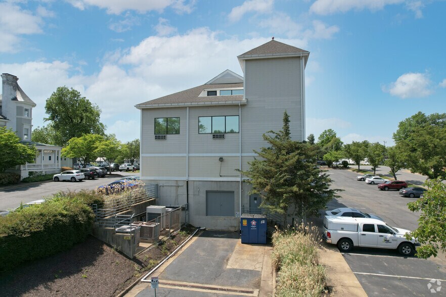 More Photos Of 602 S King St, Leesburg Office For Lease