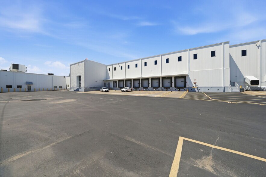 More Photos Of 3737 N Broadway, Saint Louis Refrigeration Cold Storage For Lease