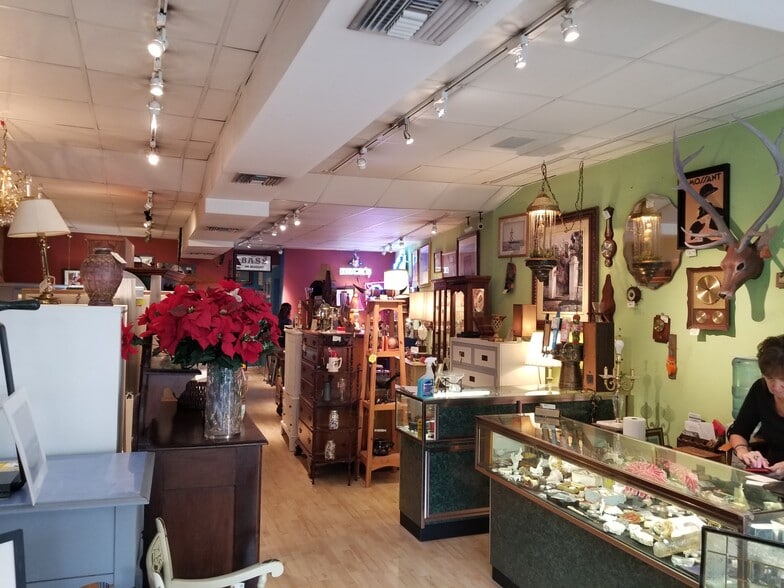 More Photos Of 905-909 Central Ave, Saint Petersburg Storefront For Lease