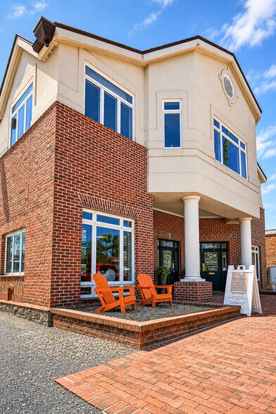 More Photos Of 112 W Doty Ave, Summerville Coworking Space