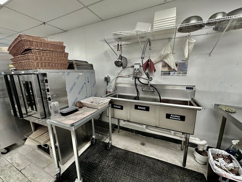 More Photos Of 380-392 W Putnam Ave, Greenwich General Retail For Sale
