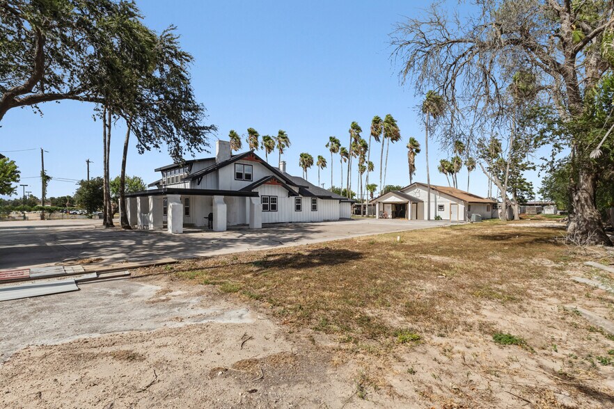 More Photos Of 502 S Pleasantview Dr, Weslaco General Retail For Sale
