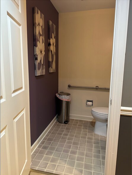 More Photos Of 1829 E Franklin St, Chapel Hill Medical For Lease