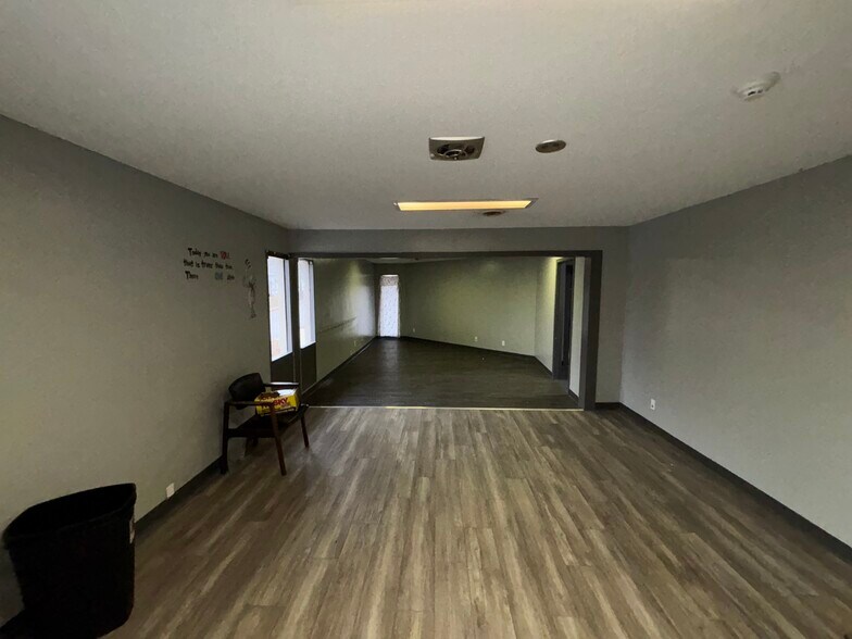More Photos Of 601 4th St, Platte City Office For Sale