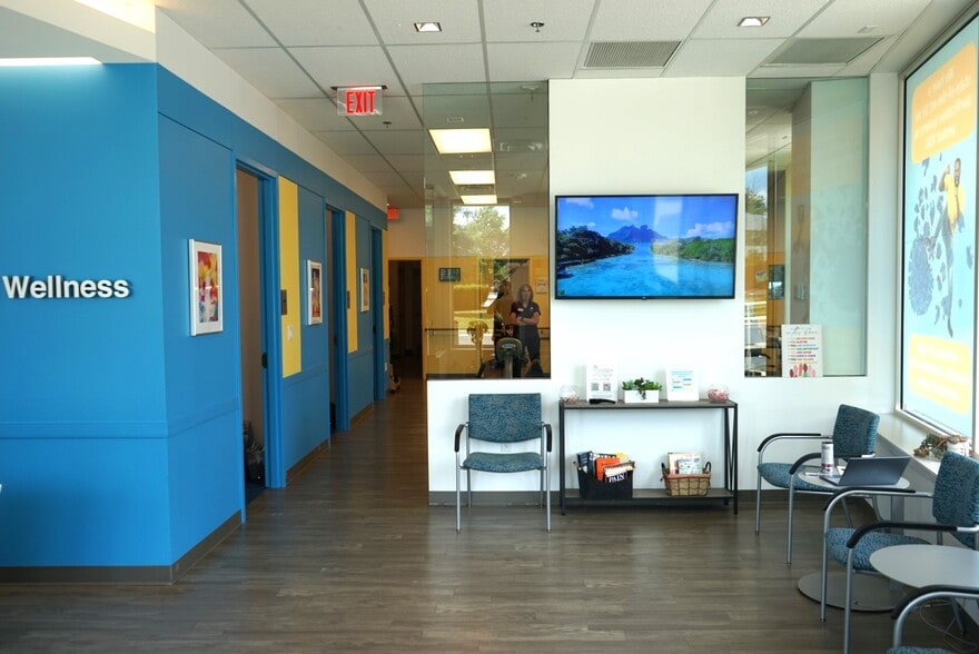 More Photos Of 4299 Chantilly Shopping Center Dr, Chantilly Storefront Retail Office For Lease