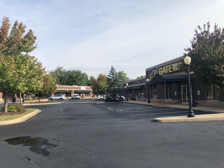 More Photos Of 5300-5426 Williams Dr, Roscoe Storefront For Lease