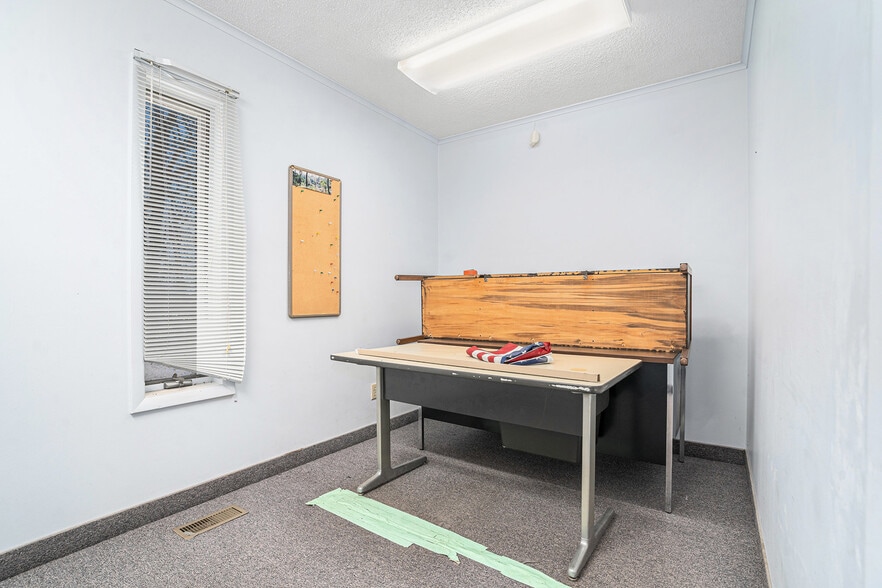 More Photos Of 1707 Miller Rd, Kalamazoo Office Residential For Sale