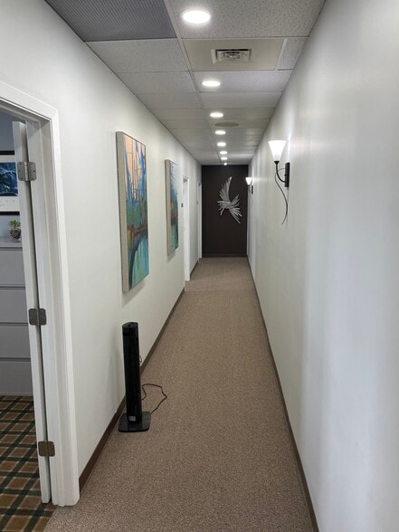 More Photos Of 1300 Cummins Rd, Des Moines General Retail For Lease