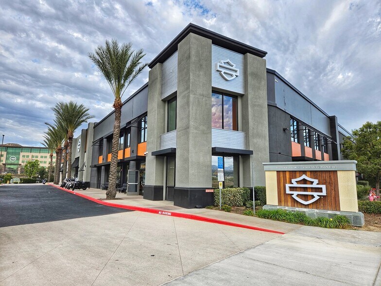 Primary Photo Of 28656 The Old Rd, Valencia Showroom For Lease