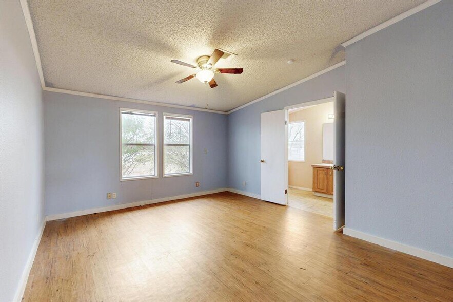 More Photos Of 262 Highway 290 E, Elgin Specialty For Sale