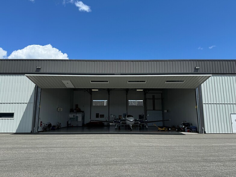 More Photos Of 12555 Rue Service A-4, Mirabel Industrial For Sale