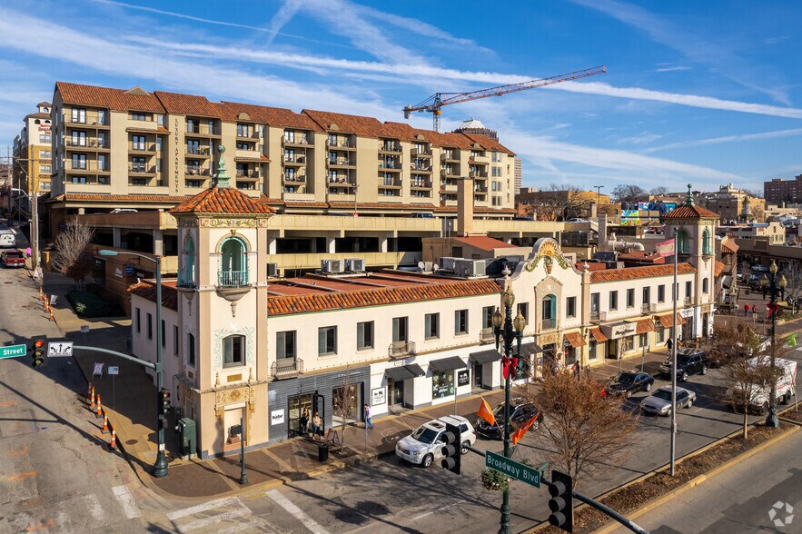 More Photos Of 414-418 Nichols Rd, Kansas City Unknown For Lease