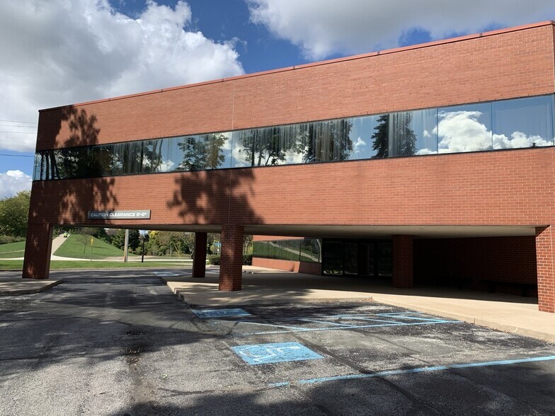 More Photos Of 300 S Saint Louis Blvd, South Bend Office For Lease