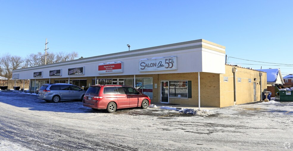 More Photos Of 905-921 W 55th St, Countryside Freestanding For Sale