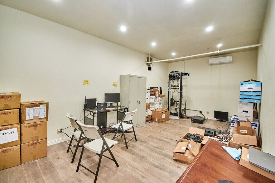 More Photos Of 560 S Melrose St, Placentia Warehouse For Lease