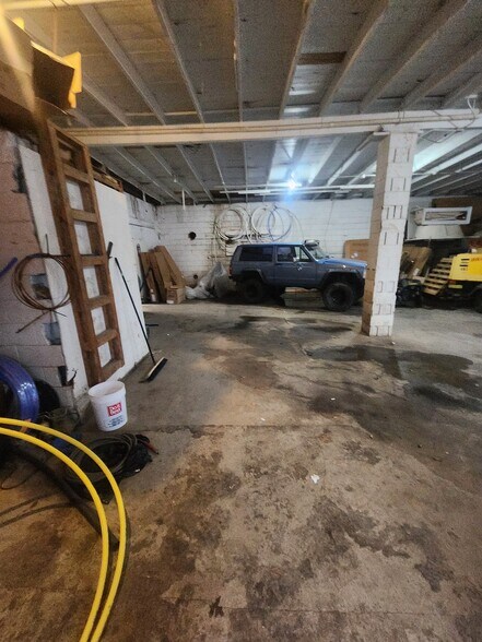 More Photos Of 217 Steedly Dr, Louisville Light Distribution For Sale