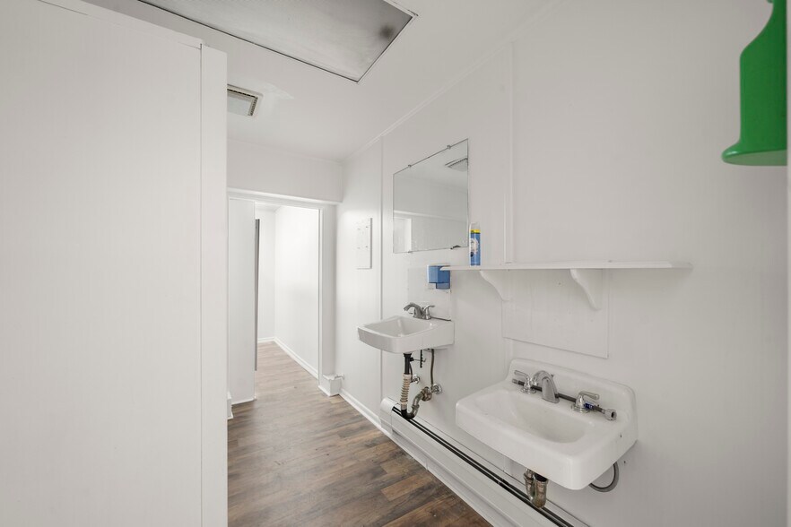 More Photos Of 597 Winthrop St, Taunton Manufacturing For Lease