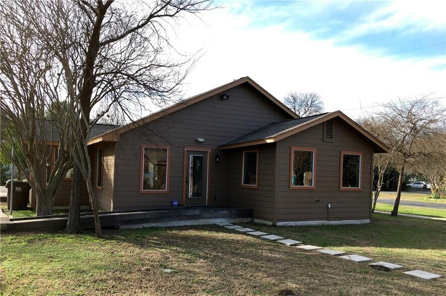 More Photos Of 302 E Milam St, Round Rock Office For Lease