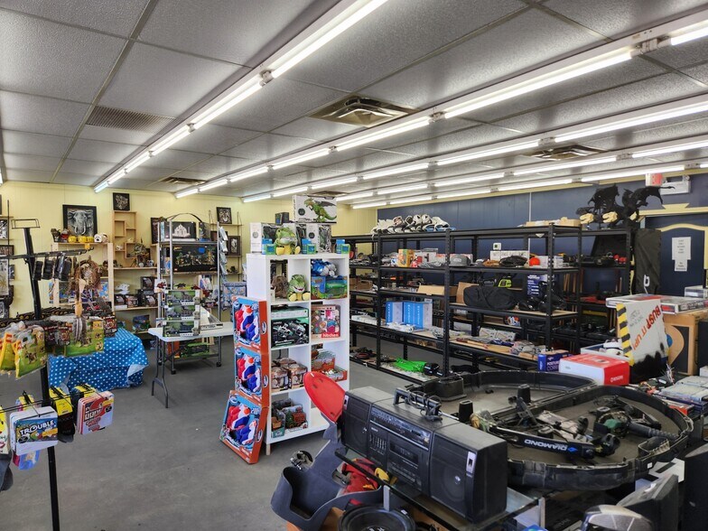 More Photos Of 208 Railway Ave E, Drumheller Convenience Store For Sale