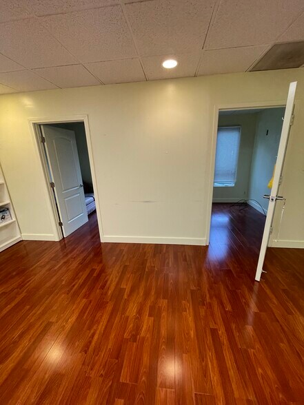 More Photos Of 401 E Jefferson St, Rockville Medical For Lease