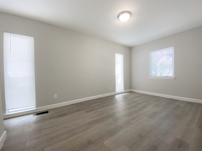 More Photos Of 631 Masonic Way, Belmont Apartments For Sale