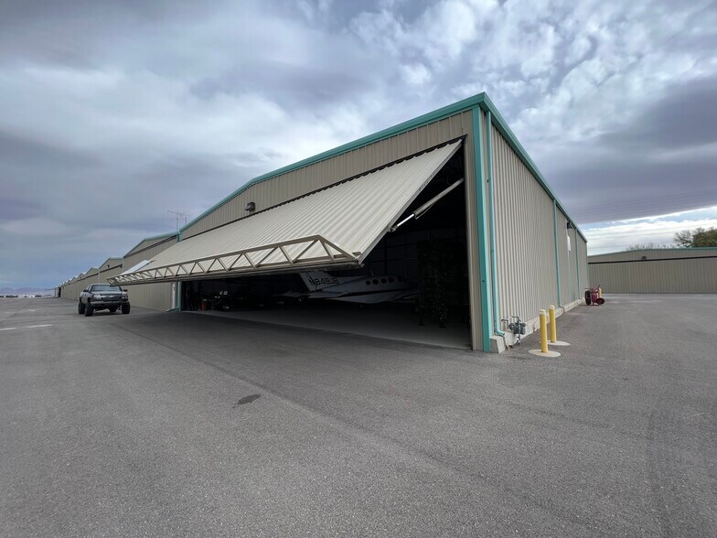 More Photos Of 2730 Airport Dr, North Las Vegas Airplane Hangar For Sale