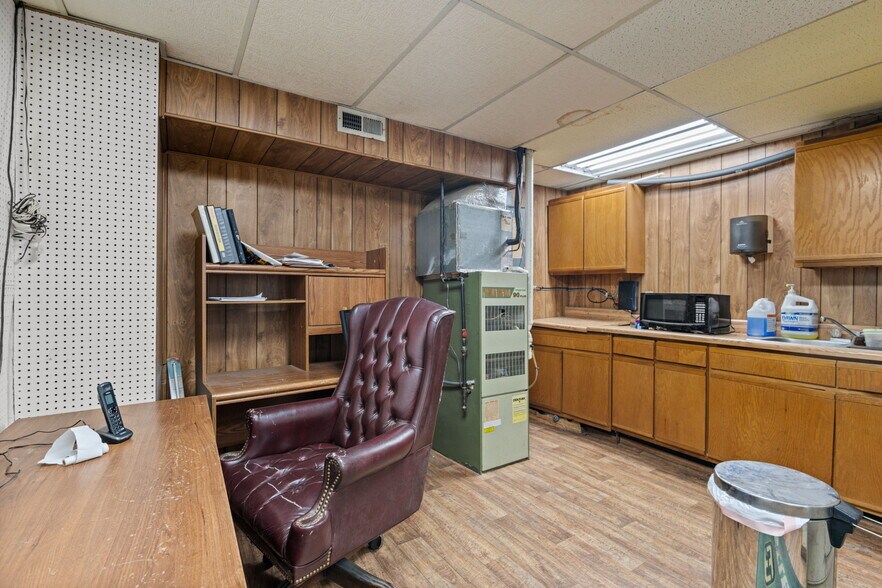 More Photos Of 476 N Main St, Clinton General Retail For Sale