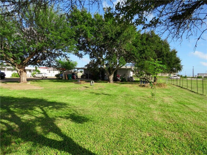 More Photos Of 1330 S Commercial St, Aransas Pass Hotel For Sale