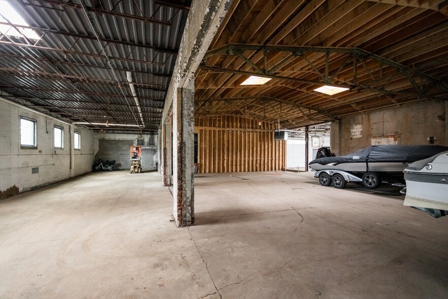 More Photos Of 4630 Crane St, Detroit Warehouse For Lease