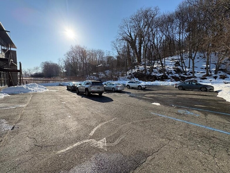 More Photos Of 183 S Central Ave, Hartsdale Freestanding For Lease