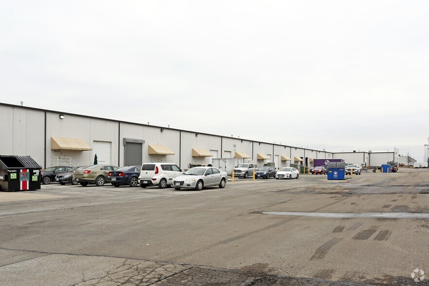 More Photos Of 8861-8912 Whitney Dr, Lewis Center Showroom For Lease