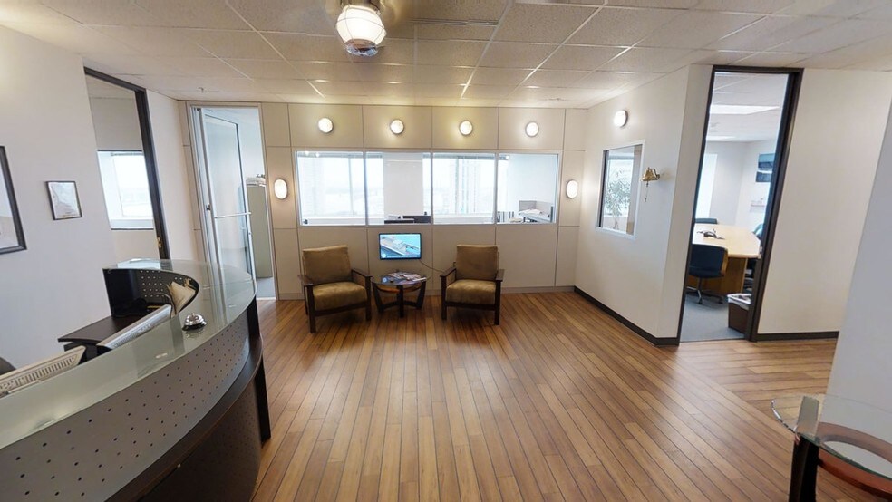 More Photos Of 365 Canal St, New Orleans Office For Lease