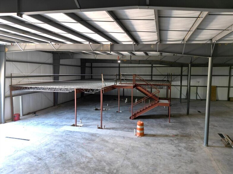 More Photos Of 420 Industrial Park Rd, Bangor Warehouse For Sale