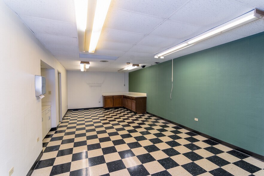 More Photos Of 139 N Main St, Jonesboro Freestanding For Sale