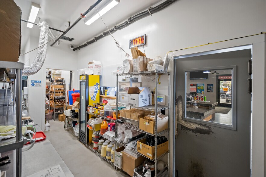 More Photos Of 2425 25th St SE, Salem General Retail For Sale