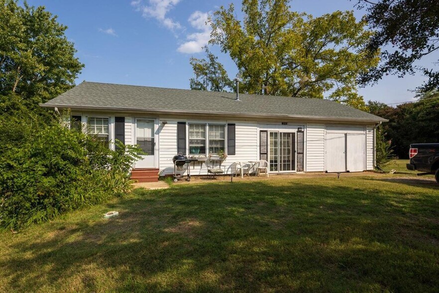 More Photos Of 850 Kinderton Rd, Clarksville Hospitality For Sale