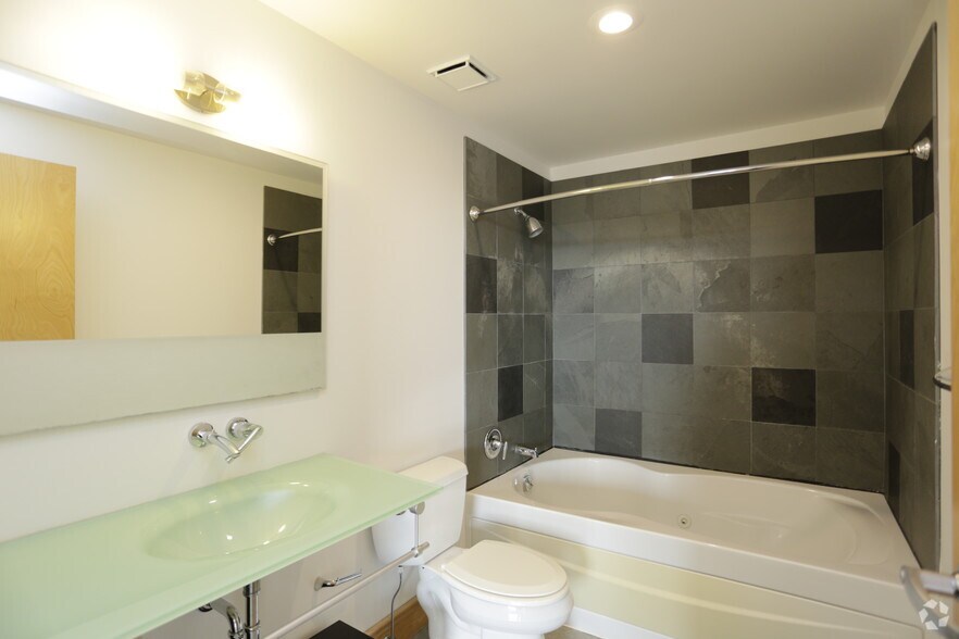 More Photos Of 117 W 20th St, Kansas City Apartments For Lease