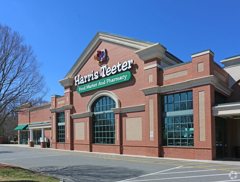 More Photos Of 5049 Country Club Rd, Winston-Salem Unknown For Lease