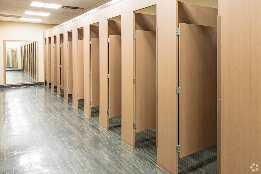 More Photos Of 35 Mapleview Dr W, Barrie Unknown For Lease