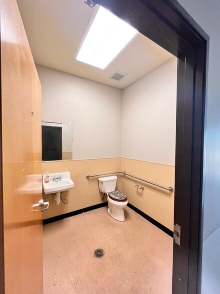 Primary Photo Of 21732 Provincial Blvd, Katy Service For Sale